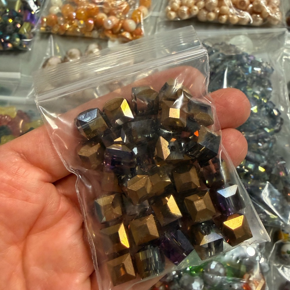 Assorted Beads Collection Lot#3 - Picture 7 of 10